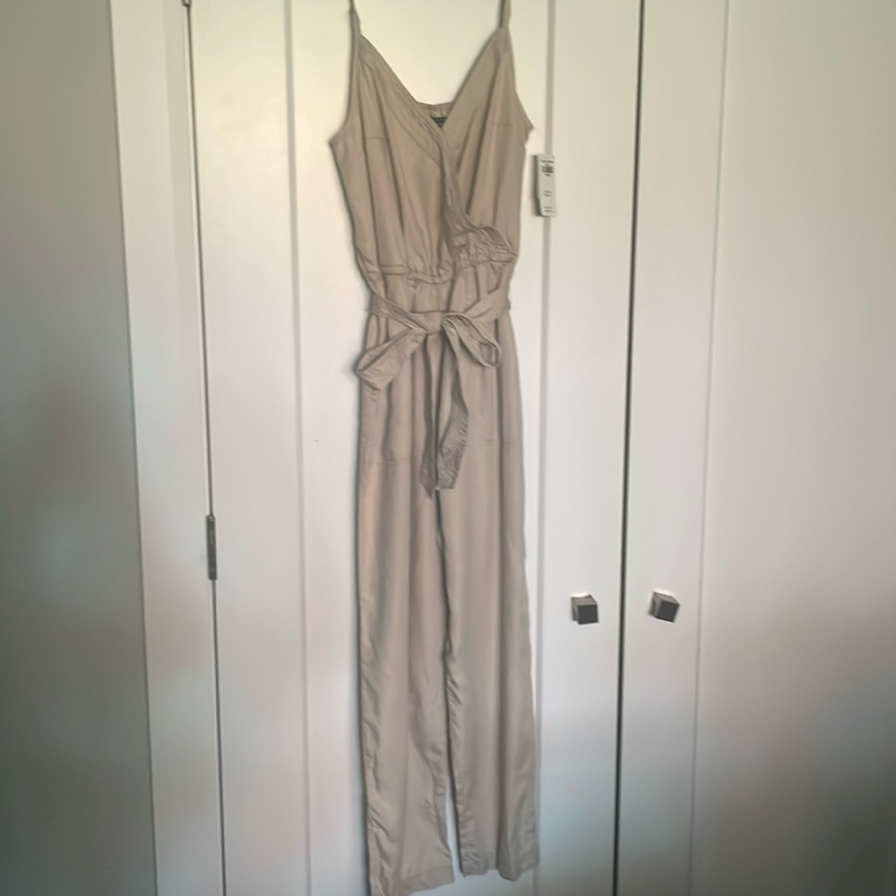 Abercrombie romper. Size medium. Never worn.